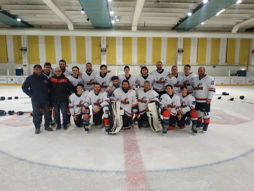 Hochey ghiaccio: Gladiators sconfitti con onore avanti tutta