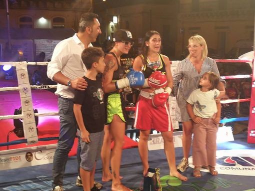 Martine festeggiata sul ring di Rosolino