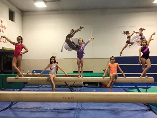 Martina Saroglia, Marta Nieroz, Abigail Martinet, Ginevra Grosso e Annie Desandré Martina Saroglia, Marta Nieroz, Abigail Martinet, Ginevra Grosso e Annie Desandré