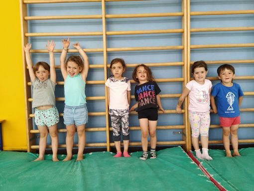 Nelle foto prima lezione del corso di miniginnastica Nelle foto prima lezione del corso di miniginnastica