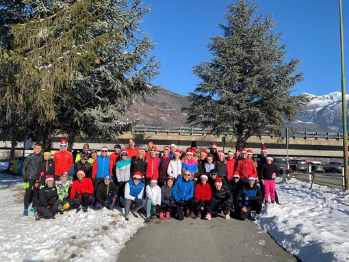 Auguri in corsa per i podisti dell'Atletica Valdostana Auguri in corsa per i podisti dell'Atletica Valdostana