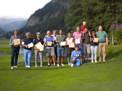 Nella foto da sn. Antonio Macellari, Danilo Girivetto, Andrea Ronco, Pierfranco Cena, Presidente Rolando Bossi, Patrick Bianchi, Anna Chiara e Giacomo Salvatore, Davide e Alberto Rosso, Anna Berlingieri e vice Presidente Federico Beck Peccoz