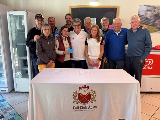 Da sinistra: Mauro Cornaz, Susy Cuneaz, Edi Avoyer, Francesca Rey, Fabio Perino, Riccardo Berthod (gestore e sponsor), Lauro Bionaz, Piera Paola Stevanon, Dario Borney, Dario Comé e Sergio Rey. Da sinistra: Mauro Cornaz, Susy Cuneaz, Edi Avoyer, Francesca Rey, Fabio Perino, Riccardo Berthod (gestore e sponsor), Lauro Bionaz, Piera Paola Stevanon, Dario Borney, Dario Comé e Sergio Rey.