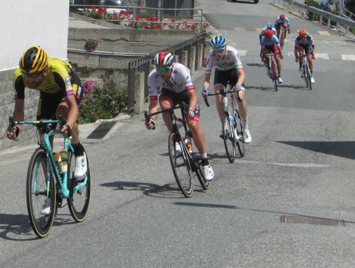 GIRO D'ITALIA: Carapaz vince la dura, bellissima tappa valdostana ed è maglia rosa