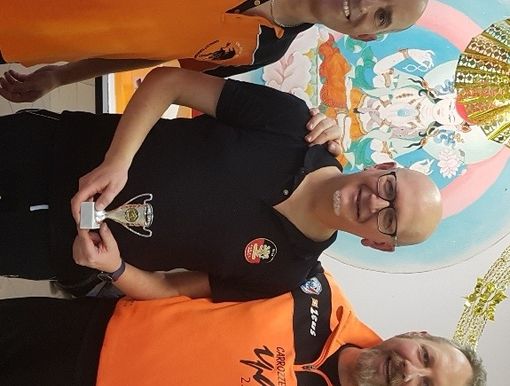 Arturo Azzaro in mezzo viene premiato per il 3° posto al Torneo Regionale “Dle Masche” di Grugliasco - Torino Arturo Azzaro in mezzo viene premiato per il 3° posto al Torneo Regionale “Dle Masche” di Grugliasco - Torino