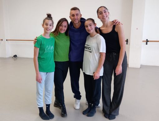 Da sn: Maria, Serena e Martina con i maestri Stefania Pace e Luca Lupi Da sn: Maria, Serena e Martina con i maestri Stefania Pace e Luca Lupi