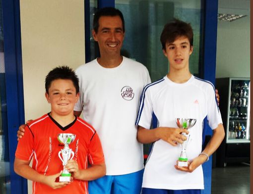 Nella foto Alessandro Lanièce e Vittorio Faletti premiati dal giudice arbitro dopo la finale del torneo Master Series Head under 12 svoltosi presso il Tennis club Verbania. Nella foto Alessandro Lanièce e Vittorio Faletti premiati dal giudice arbitro dopo la finale del torneo Master Series Head under 12 svoltosi presso il Tennis club Verbania.