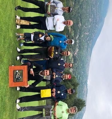 Da sn: Christian Berlier, Stefano Bianchi, James Woodall con uno dei figli, Marcello Leonardi, Fausto Bottitta, Paola Antonutti, Flavio Spalla, Dario Borney, in ginocchio Luca Pignataro Da sn: Christian Berlier, Stefano Bianchi, James Woodall con uno dei figli, Marcello Leonardi, Fausto Bottitta, Paola Antonutti, Flavio Spalla, Dario Borney, in ginocchio Luca Pignataro