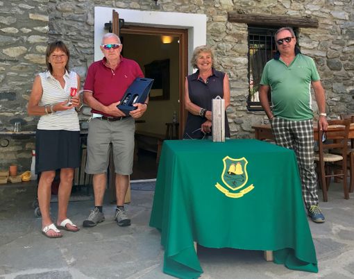 Da sn Susy Cuneaz Susy, Renato Rollet, Giulia Coquillard ed Edi Avoyer Da sn Susy Cuneaz Susy, Renato Rollet, Giulia Coquillard ed Edi Avoyer