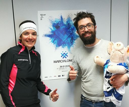 Mirko si e' personalmente iscritto alla Marcialonga come primo maiale. Nella foto Eleonora Orlandi, Mirko e Davide Stoffie, CEO della Marcialonga Mirko si e' personalmente iscritto alla Marcialonga come primo maiale. Nella foto Eleonora Orlandi, Mirko e Davide Stoffie, CEO della Marcialonga