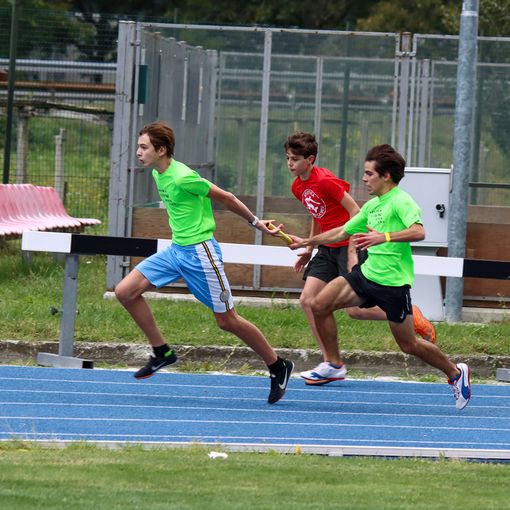 4x10 Cadetti Cogne. Nell'articolo prima frazione staffetta svedesefemminile