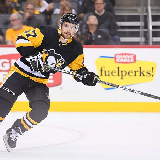 Hockey ghiaccio: la lama di un pattino taglia la gola ad Adam Johnson