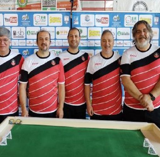 Da sinistra Paolo Ciboldi, Bernardo Ricco, Filippo Filippella (cap.), Francesco Zolfanelli, Riccardo Nicoletti, tesserati asd Calcio Tavolo Aosta