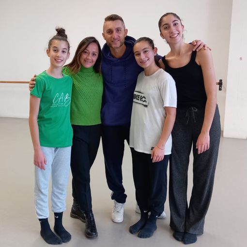 Da sn: Maria, Serena e Martina con i maestri Stefania Pace e Luca Lupi