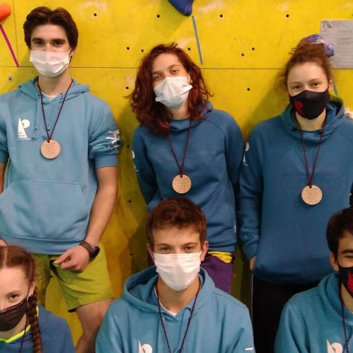 Nicolas Charbonnier, Sara Celesia, Silvia Cazzanelli. Sotto da sx Camilla Armaroli, Ivan Vuillermoz e Antonio Charrere