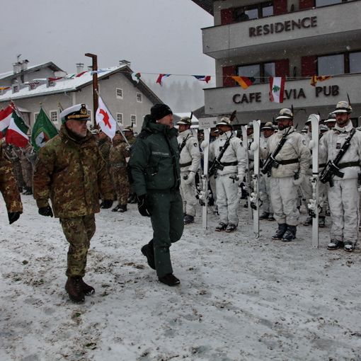 La parata delle autorità militari