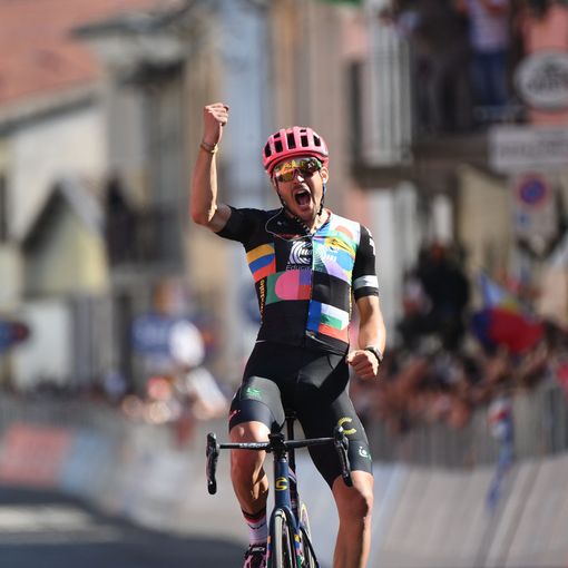 GIRO D'ITALIA: Alberto Bettiol vince la tappa 18, Egan Bernal ancora in Maglia Rosa