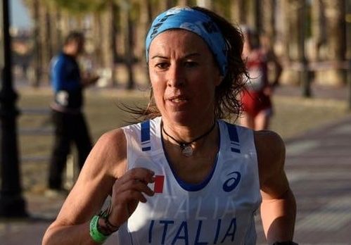 Trail: Francy Canepa ha vinto l'Oman Utmb negli Emirati Arabi