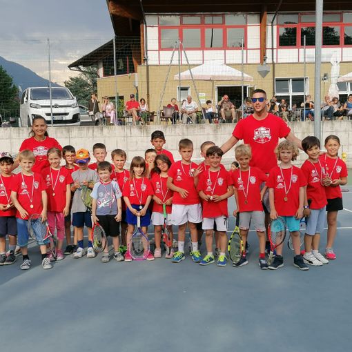 Foto di gruppo per i piccoli della categoria Red