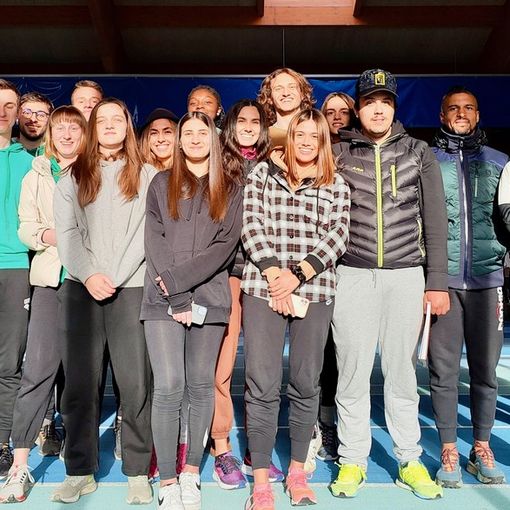 Da sinistra Alex Serafini, Luigi Concio, Elia Franciscono, Lorenzo Scali, Laurent Plebs, Giulia Aresca, Andrea Aresca, Giulia Missana, Eleonora Foudraz, Dorotea Tedesco, Charlotte Siani, Sara Lorenzini, Gabriele Adorni, Camilla Sergi, Ileana Ottollenghi, Samuele Ponticelli, Maurice Lale Demoz, Elisabetta Negra, Davide Chevrier. All’estrema destra il docente Patrick Ottoz, allenatore 4° livello che ha tenuto la prima giornata di pre corso