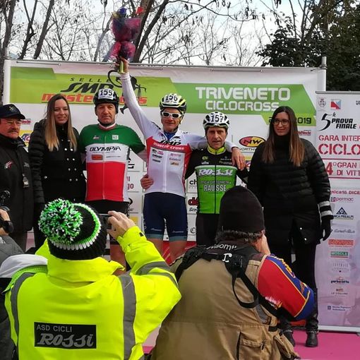 Ciclismo: Cross; Agostinacchio e Cottin primi, Pesse sul podio a Vittorio Veneto
