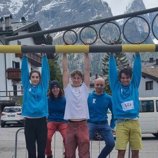 Davanti da sinistra: Claire Charbonnier, Antonio Charrere Federico Deleonard, dietro i tecnici dell'Oasi Vertical Sara Celesia e Marco Dellanoce