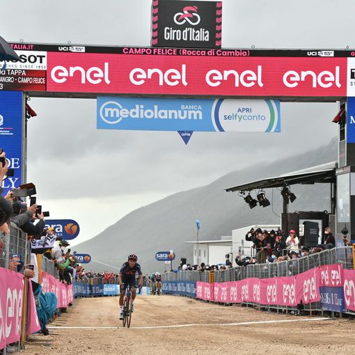 GIRO D'ITALIA: Egan Bernal vince la tappa 9 ed è la nuova Maglia Rosa