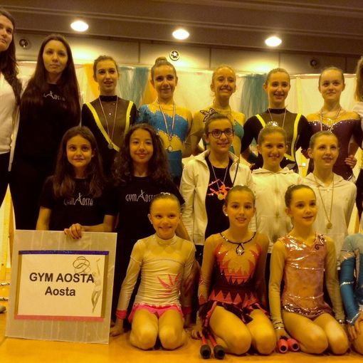 Foto di gruppo delle istruttrice e ginnaste Gym-Aosta