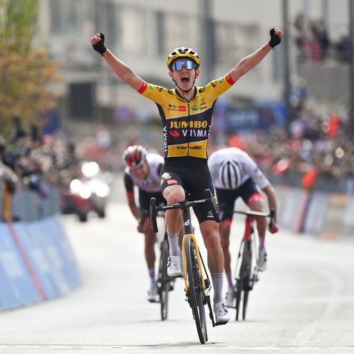 CICLISMO: GIRO D'ITALIA; BOUWMAN &quot;PESCA&quot; LA FUGA GIUSTA. LOPEZ DIFENDE LA ROSA