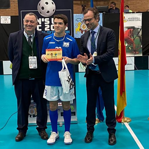 Marco Giacosa premiato come Man of the Match, premio consegnato dagli ambasciatori italiani in Spagna