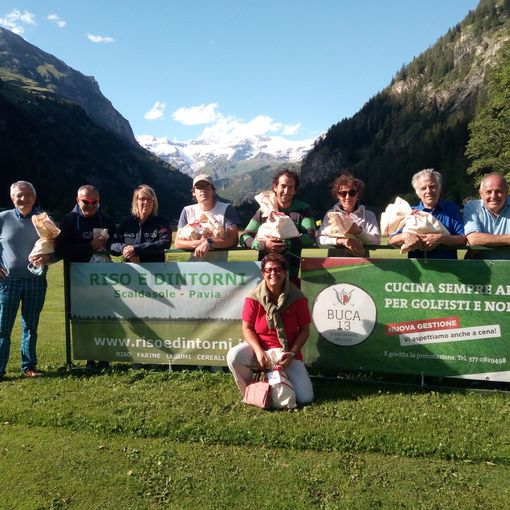 Nella foto da sx verso dx: Consonni Sergio, Franzini Andrea, Alessandra Simoni (Sponsor), Angster Francesco, Bianchi Patrick, Rolfi Valeria, Barbera Giovanni e Sussetto Silvano, mentre in basso troviamo Farina Ilaria