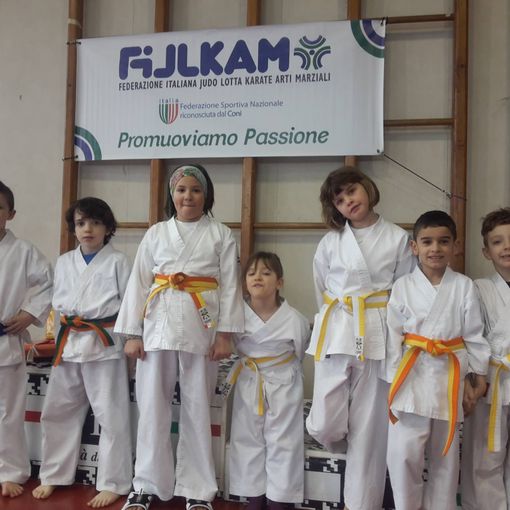 Giovanissimi atleti della Giocosport Karate Donnas (immagine da profilo FB)
