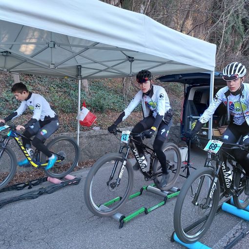 Riscaldamento prima del via a Verona (foto Acmediapress)
