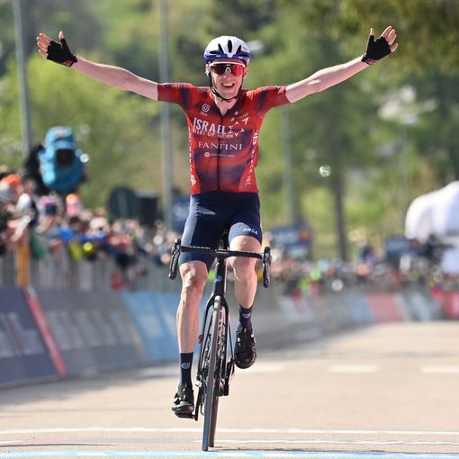 GIRO D'ITALIA: Daniel Martin vince la tappa 17, Egan Bernal ancora in Maglia Rosa