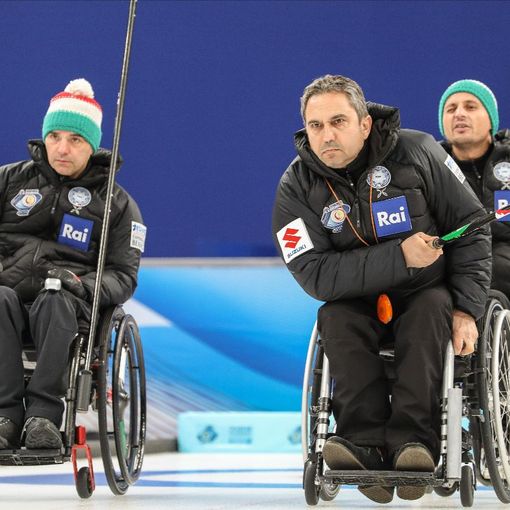 Egidio Marchese in azione contro la Svizzera. Grinta e determinazione hanno messo sotto i rossocrociati. A sinistra Paolo Ioriatti e dietro Matteo Ronzani