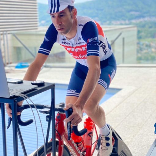 Vincenzo Nibali, uno dei campioni che si sfideranno nel The Challenge of Stars ha detto: &quot;Il format della Challenge of Stars, con le sue sfide one-to-one ad eliminazione diretta, è qualcosa di innovativo e imprevedibile tra le gare virtuali viste finora. In attesa delle corse vere, su strada, credo che questo format sia un bel modo per regalare ai tifosi un po’ di spettacolo e una sfida tra grandi campioni.&quot;