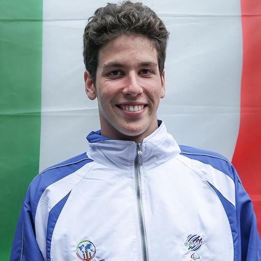 Misha Palazzo, l'atleta più medagliato degli EPYG, è il Portabandiera alla Cerimonia di chiusura