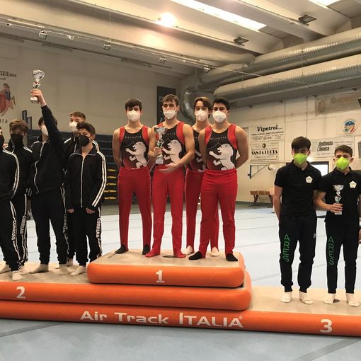 Martina Saroglia, Sophie Graziano, Fatima Rosset e Sofia Chiumello con la piccola Annie Desandré