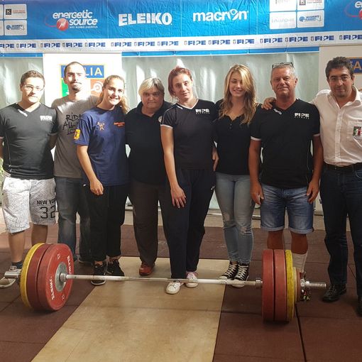 da sn: Hervé Almici, Simone Scarpante, Giada Scarpante, Alda Dal Santo, Erika De pace, Sophie Pellu, l’ufficiale di gara Andrea Movio e Flavio Serra