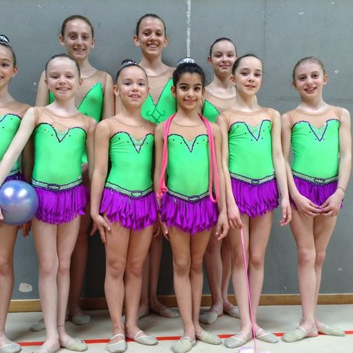 Le allieve e le junior di 3 divisione della Ritmica e, sotto le atllete della ritmica e quelle che hanno gareggiato a Leinì