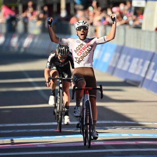 GIRO D'ITALIA: ANDREA VENDRAME VINCE LA TAPPA 12, EGAN BERNAL ANCORA IN MAGLIA ROSA