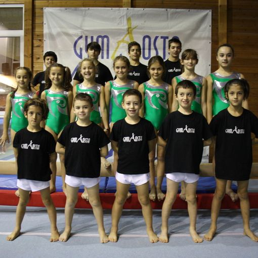 Una parte della squadra Gym in gara a Galliate