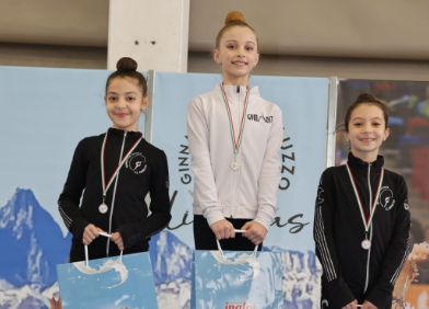 Anita Molinaro (al centro) trionfa con la Gym Aosta a Saluzzo