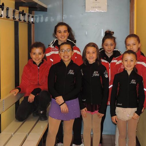 In attesa della premiazione: Ilaria, Sophie, Matilde, Anna, Arianna, Giulietta ed Elisa