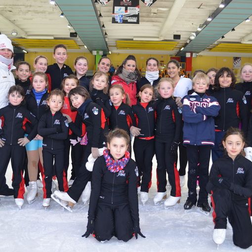 Un gruppo di atlete dell'Aosta Skating 2000