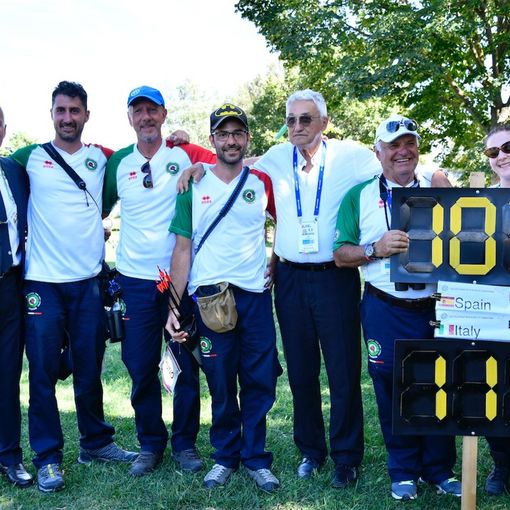 Gli azzurri festeggiano l'oro