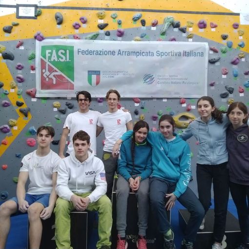 Da sn seduti: Michael Fassino, Jean-Marie Joly, Greta Baccon, Claire Charbonnier, Miriam Pramotton, Alessia Raspo; dietro da sx Antonio Charrere, Federico Deleonard
