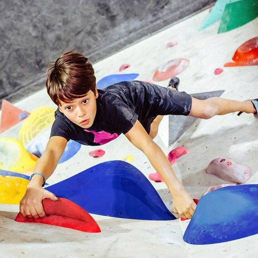 Arrampicata: Cva bouldering kids - scala il muro!