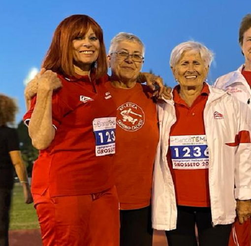 Maria Luigia Belletti (terza in piedi) conquista tre titoli tricolori agli italiani Master di Grosseto