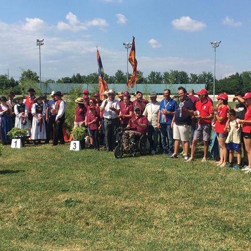PREMIAZIONE ATTACCHI - COPPA DELLE REGIONI In divisa rossa a dx la squadra dei valdostani